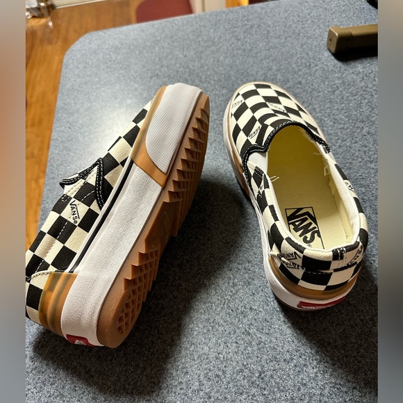 Brand new The viral “Vans” women’s size 7 1/2.
These are super popular - Picture 6 of 6